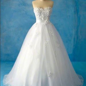 Snow White Wedding Dress, Veil & Hair Piece